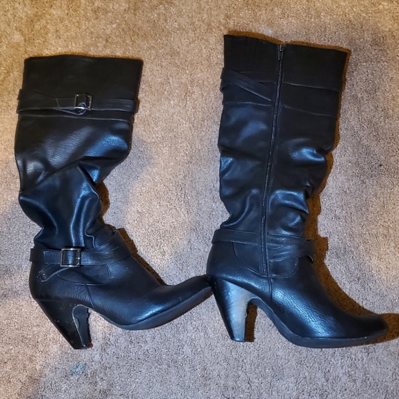 Black heeled boots - Picture 2 of 8